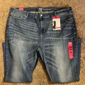 Levi Strauss Signature Woman’s Plus size 26 S jeans Midrise Bootcut